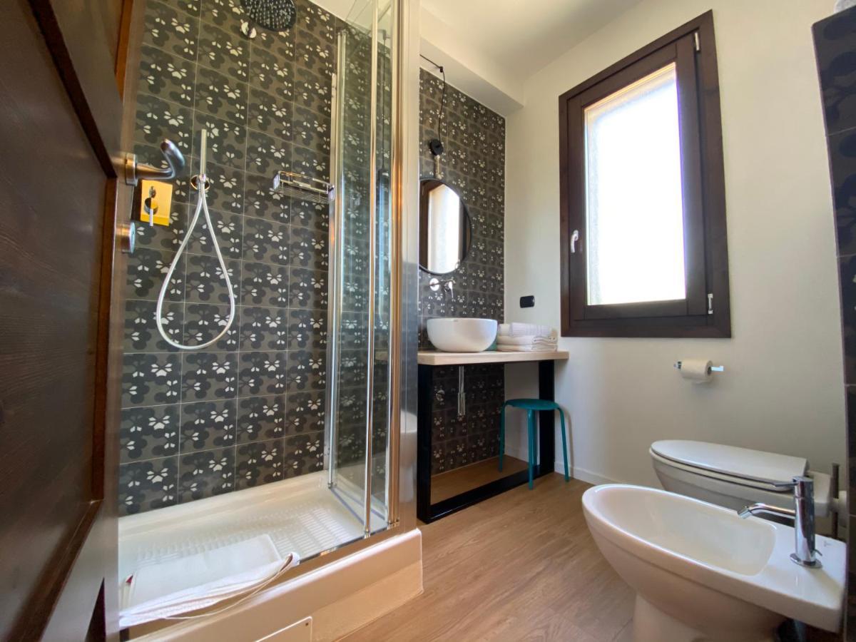 La Tortorella Room & Apartment Tortoli Bagian luar foto