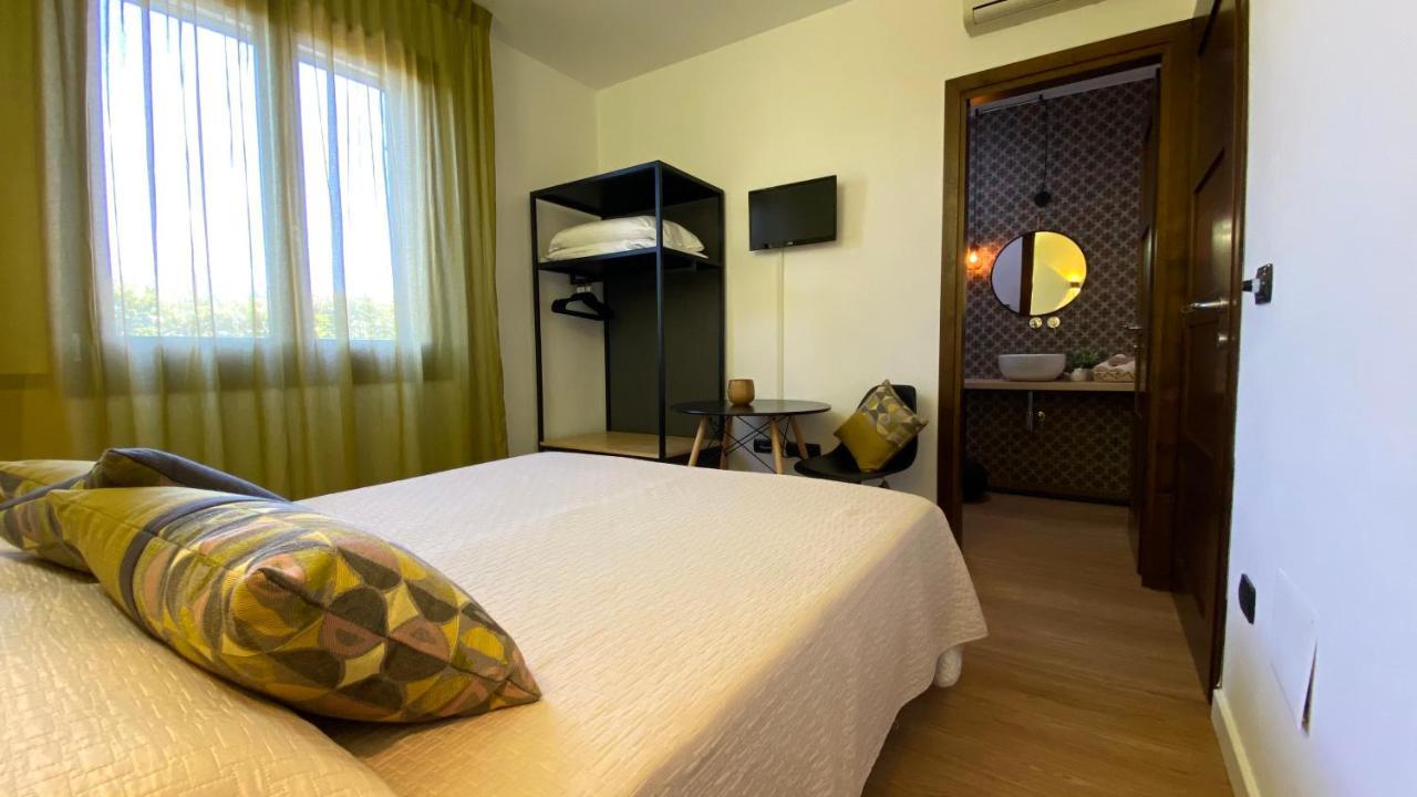 La Tortorella Room & Apartment Tortoli Bagian luar foto