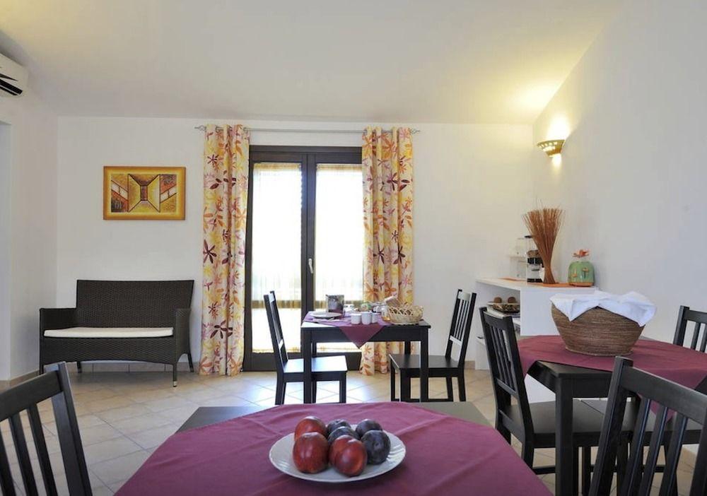 La Tortorella Room & Apartment Tortoli Bagian luar foto