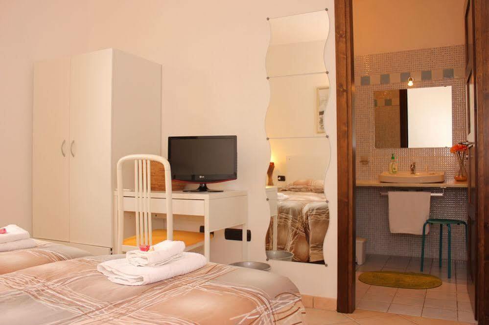 La Tortorella Room & Apartment Tortoli Bagian luar foto